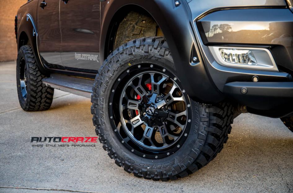 FORD RANGER CRUSH GLOSS BLACK DOUBLE DARK TINT